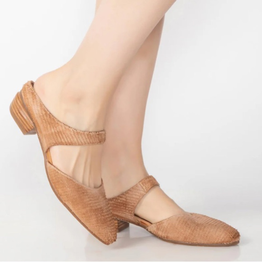 Antelope B52 Leeza Mule in Stone Textured Leather 40